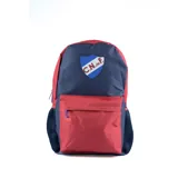 Mochila de poliéster en color azul marino y rojo, con el escudo del Club Nacional de Football en el frente. Cuenta con un bolsillo frontal con cierre y bolsillos laterales de malla.