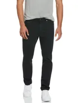 Pantalón de gabardina negro de corte slim taper fit, con cinco bolsillos, cierre con botón y remaches metálicos.