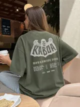 Remera oversize gris con efecto acid wash y estampa frontal con la leyenda "WORLDWIDE TOUR" en tipografía gótica.