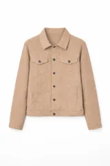 Campera de jean tipo trucker, color beige, con cierre frontal de botones metálicos, bolsillos en el pecho con solapa y bolsillos laterales verticales.