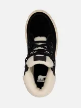 Bota Sorel modelo Explorer III Nw Lace de color negro, con diseño impermeable de gamuza, ribete de borrego sintético blanco en el tobillo, cordones gruesos y suela de goma blanca.