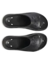 Sandalia tipo chinela Under Armour modelo Locker V, confeccionada en una sola pieza de EVA moldeada de secado rápido. Presenta un diseño ergonómico con orificios laterales de drenaje, plantilla texturizada para mayor tracción y el logo de la marca en relieve sobre la banda superior.