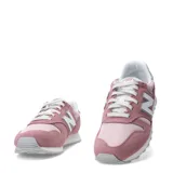 Championes New Balance modelo 373 para mujer, color rosado (rosa viejo/dusty rose) con detalles en gris claro y blanco. Presentan una combinación de gamuza y malla, con el logo 'N' en blanco y entresuela blanca con suela exterior gris.
