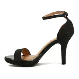 Sandalia de tacón alto Vizzano, color negro con glitter, con una tira delgada sobre los dedos y pulsera al tobillo con hebilla.