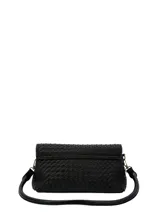 Cartera de hombro o cruzada Hush Puppies, confeccionada en ecocuero con diseño trenzado. Cuenta con cierre de solapa, bolsillo interior con cierre y correa ajustable y desmontable.