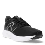 Championes New Balance modelo 411 V3, color negro con detalles en gris y suela blanca. Presentan un diseño de malla transpirable, cierre con cordones y logo lateral característico de la marca.