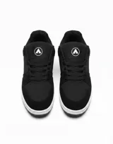 Zapatillas Airwalk modelo Brook de color negro con suela blanca, diseño urbano de caña baja con el logo de la marca en el lateral y lengüeta.