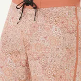 Short de baño Rip Curl Mirage Spirograph color terracota con estampado floral.