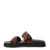 Sandalias planas Miss Carol Brava con diseño tipo slide, doble tira ancha de pelo sintético con estampado animal print de leopardo, hebillas metálicas doradas y suela negra con plataforma baja.