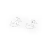 Par de aros plateados con forma de barra horizontal de la que cuelga una cadena de eslabones pequeños.