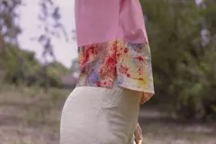 Blusa manga dolman, color salmón, con espalda entera y botones de madera.