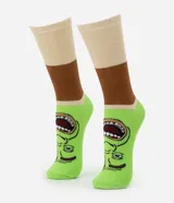 Medias de caña alta color verde con estampa de la cara de Shrek, con detalles en marrón y beige.