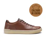 Zapato casual de cuero color marrón con cordones y suela beige.