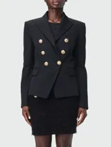 Blazer negro entallado de Balmain con doble botonadura y seis botones dorados.