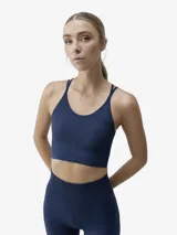 Top deportivo seamless de sujeción media, confeccionado en tejido Fit_Tech con tecnología 3D. Presenta escote redondo, tirantes finos cruzados en la espalda y copas extraíbles.