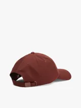 Gorra de béisbol de algodón con visera curva, ojales de ventilación y hebilla metálica de ajuste en la parte trasera. Presenta un parche frontal con el logo distintivo de Tommy Jeans.