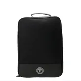 Botinera de diseño rectangular en color negro, con manija superior para transporte y detalle de logo circular de la marca en la parte inferior.