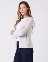 Cardigan de tejido liviano con textura, marca Vila Milano. Presenta un diseño abierto sin botones, mangas largas de corte entallado y terminaciones en puños de rib.