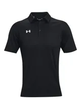 Chomba Under Armour modelo UA MS Team Tech Polo, de color negro, con cuello camisero y cierre frontal de botones. Cuenta con el logo de la marca estampado en el pecho en color blanco. Confeccionada en tejido suave y ligero.
