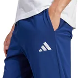 Pantalón deportivo Adidas Essentials de color azul marino, con cintura elástica ajustable mediante cordón y el logo de la marca estampado en blanco en la pierna izquierda.