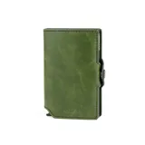 Billetera tipo tarjetero de cuero verde con caja de aluminio interna y sistema de deslizamiento para tarjetas.