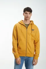 Canguro gris con cierre metálico, collaretas a tono y arte bordado en el pecho.