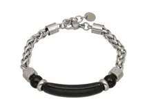 Pulsera de acero plateado con eslabones tipo cadena, barra central de ónix negro y cierre de mosquetón.