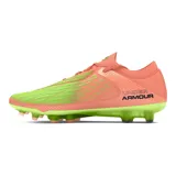 Championes de fútbol Under Armour Magnetico Elite 4 FG, diseñados con tecnología UA Clone para un ajuste personalizado. Presentan una combinación de colores salmón y verde lima, con estampado 3D para mayor control y zona de golpeo de silicona. Incluyen cuello de punto tipo calcetín y suela ligera con tacos mixtos para tracción multidireccional.
