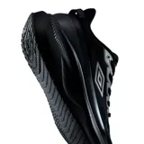 Championes deportivos Umbro Storm 2 de color negro, diseñados para running con capellada de malla transpirable y suela amortiguada.