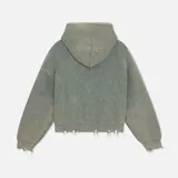 Campera de punto tipo hoodie con cierre frontal, bolsillos tipo canguro, diseño boxy fit y efecto desgastado en los bordes. Presenta la inscripción "scuffers" bordada en el frente.