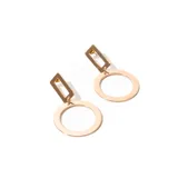 Aros colgantes dorados con forma geométrica, con un rectángulo calado en la parte superior y un círculo en la parte inferior.