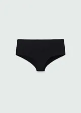 Body de encaje negro con diseño de tirantes finos ajustables y espalda descubierta. Presenta una estructura tipo culotte en la parte inferior y un acabado de encaje floral en toda la prenda.
