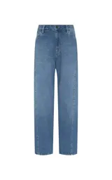 Jean de tiro alto con corte wide leg, confeccionado en denim azul clásico. Presenta costuras verticales frontales que estilizan la silueta y un diseño de pierna ancha.