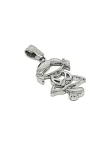 Dije de acero plateado con forma de niña en relieve.