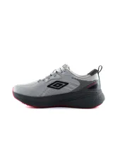 Championes de running Umbro modelo Cirov para hombre, color negro con el logo de la marca en blanco en el lateral y entresuela alta amortiguada.
