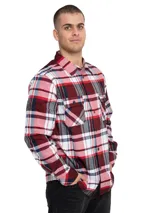 Camisa de manga larga de Caterpillar con diseño a cuadros en tonos rojo, blanco y azul marino. Cuenta con cuello clásico, cierre frontal de botones, dos bolsillos en el pecho con solapa y botones, y un parche con el logo de la marca.