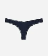 Bombacha de bikini de microfibra color azul marino, con diseño de pernera alta tipo asa delta y pespuntes blancos contrastantes en los bordes.