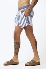 Short de baño con estampado tropical de hojas y loros, con cordón ajustable en la cintura.
