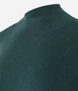 Sweater de punto negro con cuello redondo y mangas largas, diseñado con un calce clásico y versátil.