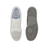 Championes New Balance BB 480, inspirados en el baloncesto de los años 80, con capellada de cuero blanco, detalles en negro y suela de goma. Cuentan con plantilla Ortholite acolchada y cuello acolchado para mayor comodidad.