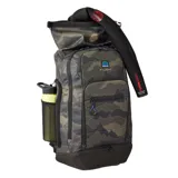 Mochila Rip Curl modelo F-Light Surf 45L Search, con diseño estampado de camuflaje en tonos verde militar y negro. Cuenta con múltiples compartimentos, bolsillos con cierre y tiradores con cordón azul.