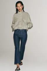 Jeans ZW Collection de tiro medio y corte bootcut, en color azul oscuro, con bolsillos, pespuntes a contraste y raya planchada al frente.
