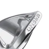 Anillo de aleación de metales bañado en plata con diseño orgánico de dos gotas en los extremos.