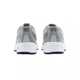Championes urbanos New Balance modelo 740, color gris metalizado con detalles en blanco y negro. Confeccionados en malla técnica y superposiciones sintéticas, cuentan con entresuela amortiguada ABZORB y suela de goma resistente.