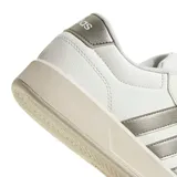 Championes Adidas Breaknet 3.0 de estilo urbano inspirado en el tenis, con capellada sintética blanca y las icónicas tres tiras laterales en color gris. Presenta suela de goma en tono crema y cierre mediante cordones.