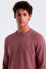 Sweater crewneck de punto color rosa viejo, con mangas raglán y logo bordado en el pecho.