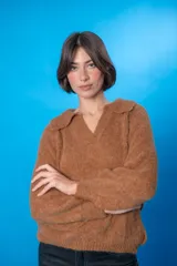 Sweater marrón de lana mohair y acrílico, con cuello polo vintage.