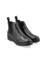 Botin chelsea de cuero vacuno negro con suela track de goma, elásticos laterales texturados y tirador trasero.