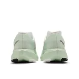 Championes New Balance FuelCell Rebel v4, diseñados para running, ligeros y rápidos. Confeccionados con espuma FuelCell para ofrecer propulsión y velocidad con un peso mínimo.