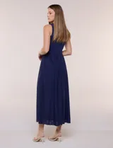 Vestido midi azul marino combinado con parte superior de algodón y elastano de cuello redondo sin mangas, y falda fruncida de broderie calado de poliéster y elastano con forro a tono.